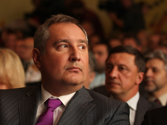 Рогозин поздравил Илона Маска с успешным приземлением Crew Dragon