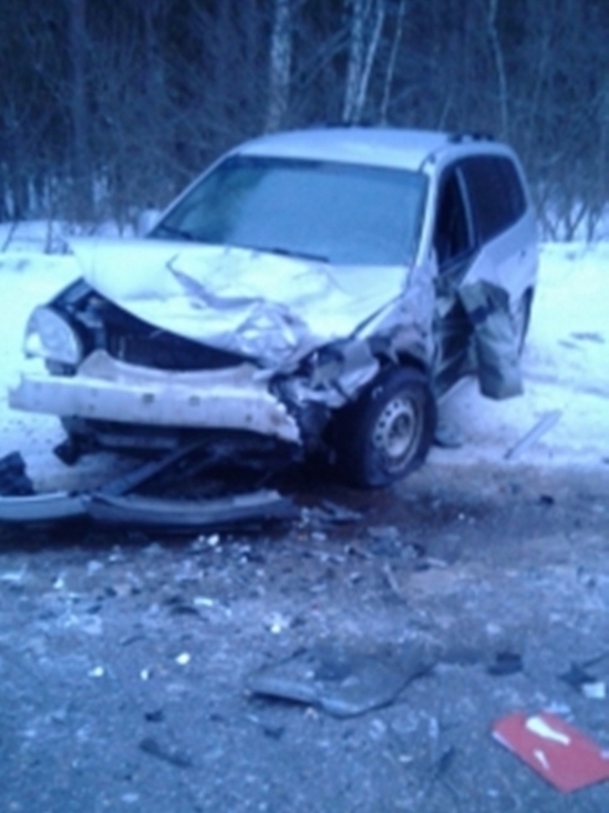 8 марта на трассе Иваново – Родники в аварии автомобиль разнесло на части