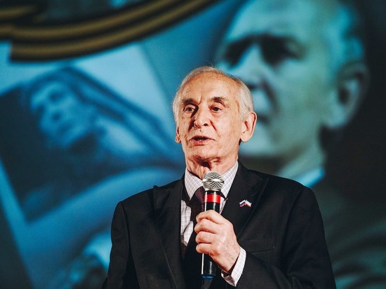 Василий Лановой поздравил женщин Калмыкии Василий Лановой поздравил женщин Калмыкии