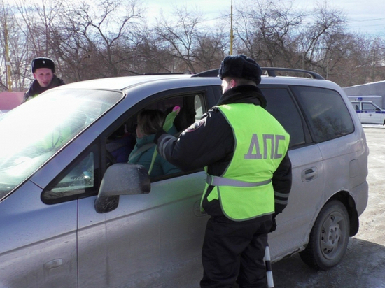 Свердловские полицейские принудительно поздравляли женщин, вызывая «немые вопросы»