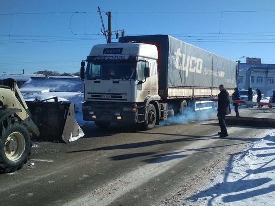 В Кирове тракторист спас фуру от страшного ДТП