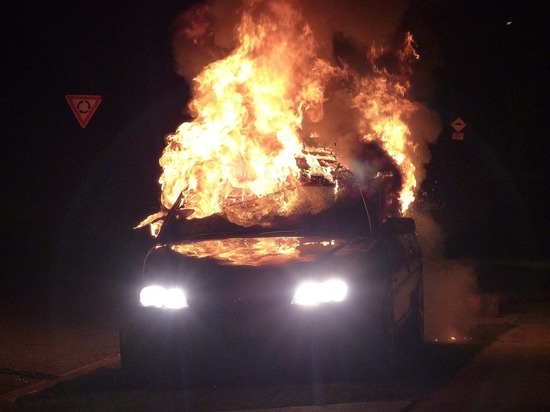 На Верхней Дуброве сгорел легковой автомобиль