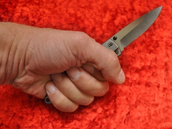 В центре Ярославля мужчина ударил школьника ножом