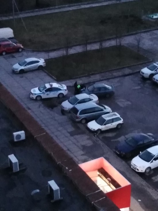 «Развернулся и уехал!».  В центре Калининграда водитель БМВ сбил человека и сбежал с места ДТП