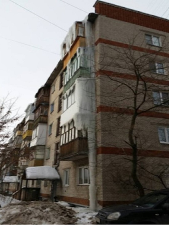 В Нижегородской области убрали пятиэтажную сосульку