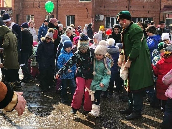 Серпуховичи поучаствовали в народных забавах возле Дворца Культуры «Ратеп»