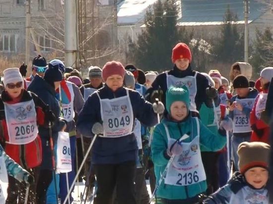 Жители Заринска прокатились по «Лыжне здоровья»