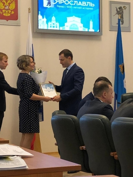 Мэр Ярославля вручил награду водителю троллейбуса спасшую школьника