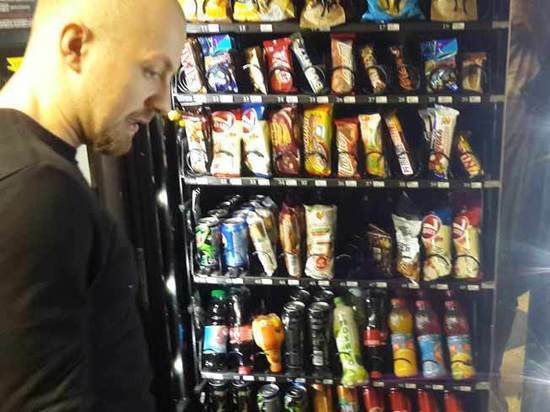 Тараканы и съеденные деньги в торговых автоматах: сотрудник компании разоткровенничался