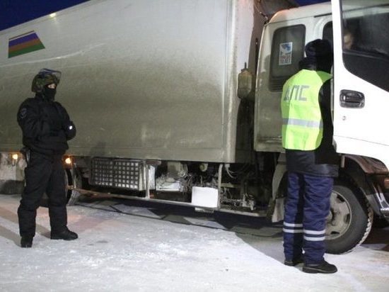 Абакан-Кызыл: водителя грузовика задержали с 2400 бутылками нелегального пива