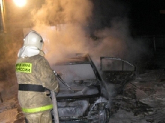 Два автомобиля сгорели ночью 12 марта в Ивановской области