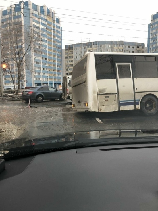 В Оренбурге под землю проваливаются автобусы и скорые