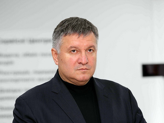 Глава МВД Украины Аваков обвинил Порошенко в подкупе избирателей