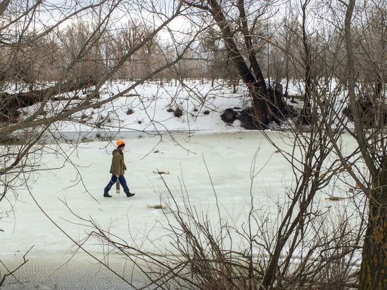 Малые реки Волгоградской области освобождают от ледовых заторов