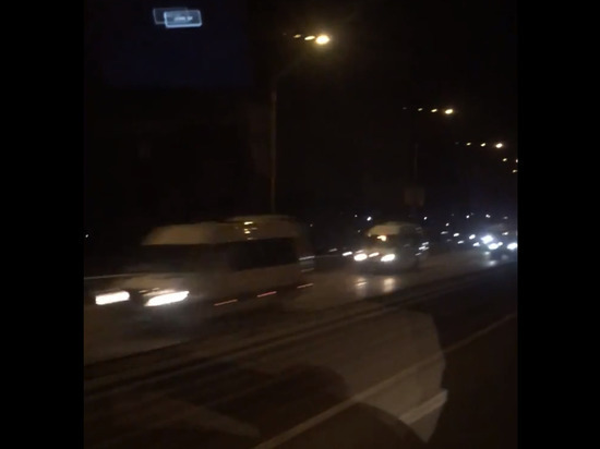 По дороге в красноярский аэропорт засняли кортеж Медведева