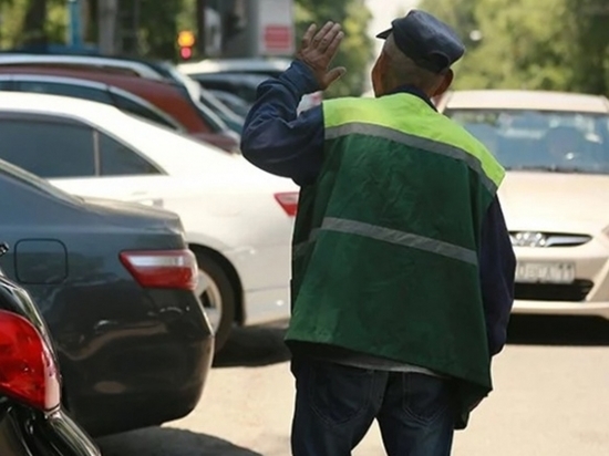 Почему в Алматы не убрали нелегальных парковщиков