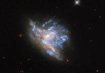 Американское аэрокосмическое агентство NASA опубликовало снимок объекта под названием NGC 6052, представляющего собой две галактики в процессе столкновения