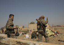 Сотрудники ЦРУ США выдают новые документы боевикам ИГ (организация, деятельность которой запрещена в России) и помогают им покинуть Сирию через иракскую территорию