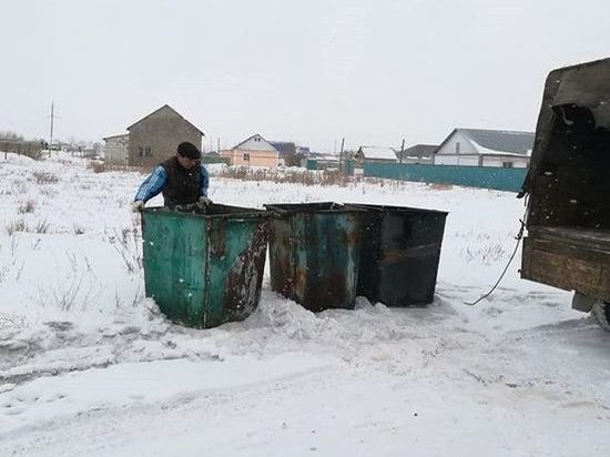В поселках Мурманской области появляются мусорные контейнеры взамен выгребных ям