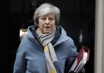 В британских СМИ предъявили претензии премьер-министру Терезе Мэй за то, что она всегда выглядит неловко и плохо подбирает себе одежду