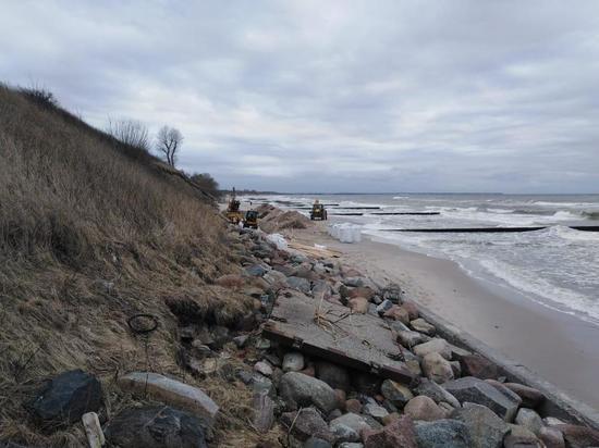 В Зеленоградске аварийный береговой склон укрепят мешками с песком