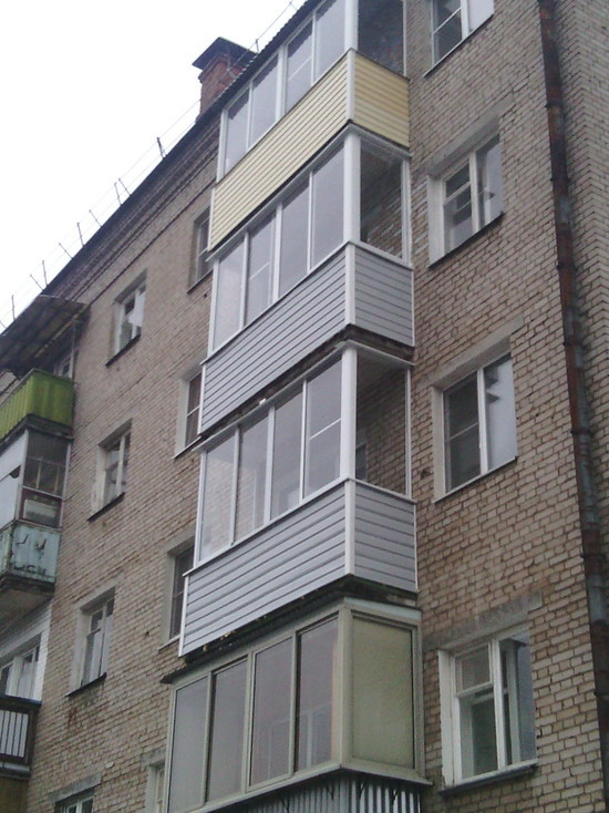В Рыбинске неадекватная мать хотела сбросить с балкона своих двойняшек