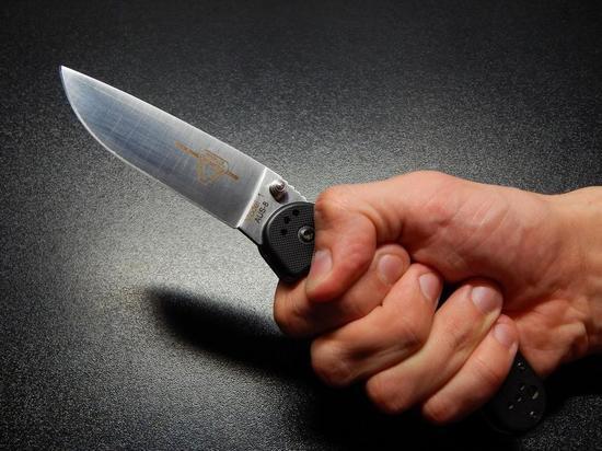 СУ СК: 17-летний грабитель ударил продавщицу ножом 79 раз