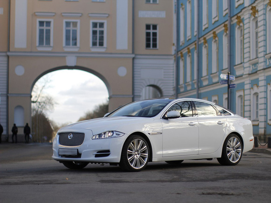 В Петербурге стали чаще покупать белые машины