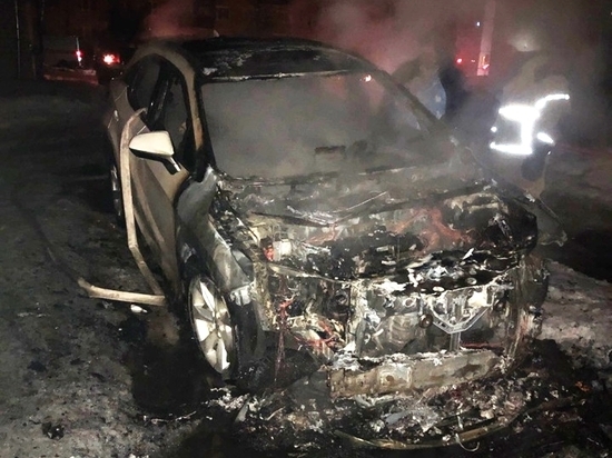 Lexus RX200t сгорел ночью в Шумерле