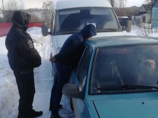 В Новомосковске задержали наркоторговцев со свертками амфетамина