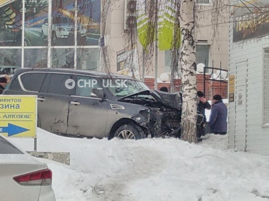 На севере Ульяновска произошла серьезная авария с участием иномарок
