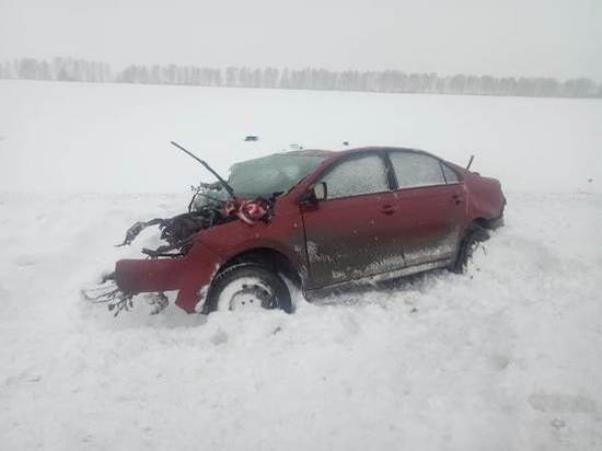 При аварии Skoda Rapid на дороге Екатеринбург - Тюмень погибла женщина