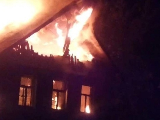 Ночной пожар едва не оставил без крыши над головой жителей деревни на Пинеге