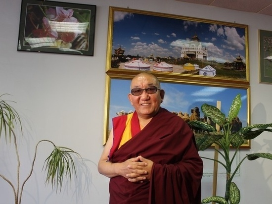 В Калмыкию прибудет высокий буддийский лама-ойрат Арджа-гегян