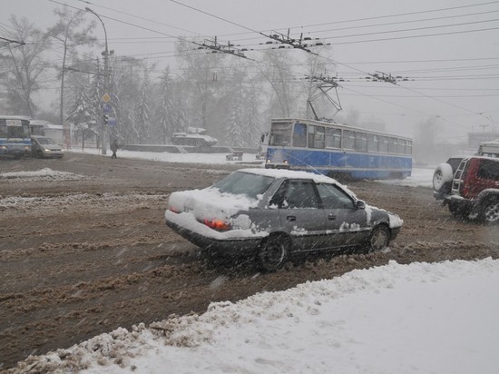 В Приангарье дороги от снега чистят более 200 единиц техники