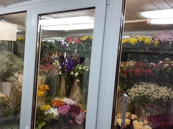 В Орске мужчина пытался отобрать деньги у продавца цветов, чтобы купить спиртное