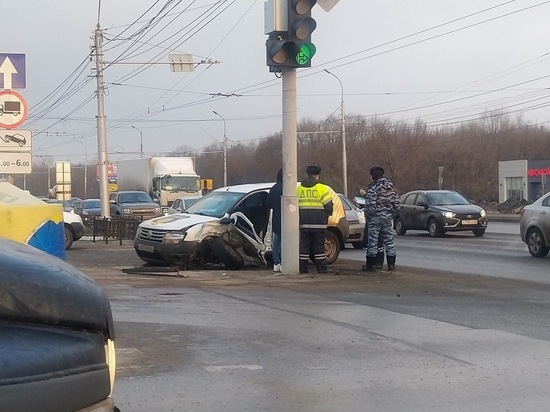 В Рязани на Московском шоссе столкнулись две машины, есть пострадавшие