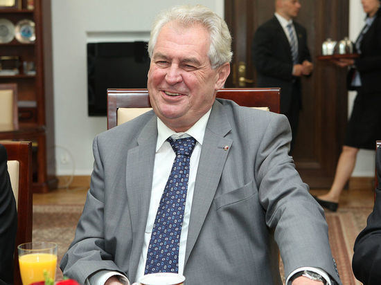 Земан заявил о необходимости децентрализации власти на Украине Земан заявил о необходимости децентрализации власти на Украине