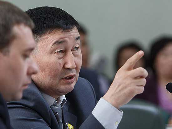 Готовящийся к отставке заммэра Улан-Удэ депутат активизировал деятельность