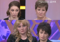В ток-шоу «ДНК» на телеканале НТВ обратилась 29-летняя Марина Коваленко (Бякова), которая рассказала, что сомневается в биологическом родстве с матерью и отцом