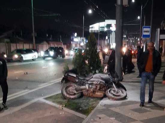 Два мотоциклиста серьёзно пострадали в ДТП на Тургенева в Краснодаре