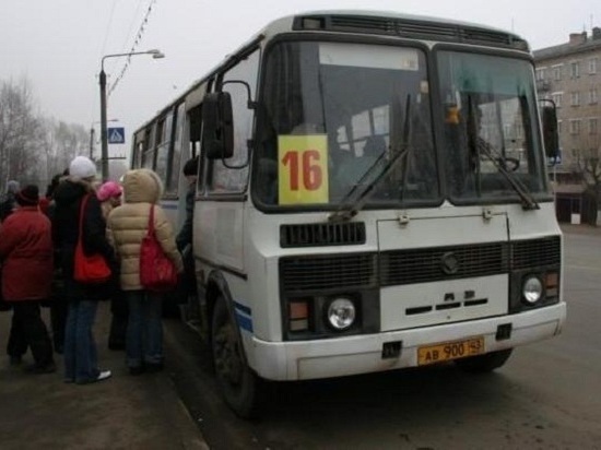 Маршрут №16 в Кирове сократили из-за разбитой дороги