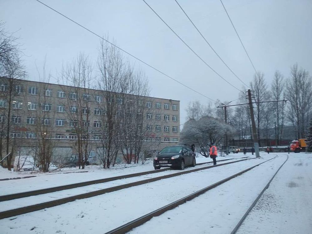 Снежная стихия 21 марта снова добавила хлопот смоленских водителям