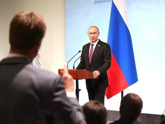 Bloomberg: в Москве обсуждается передача власти Путиным по казахскому сценарию