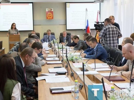 Тагильские депутаты смешали слова советского и российского гимнов