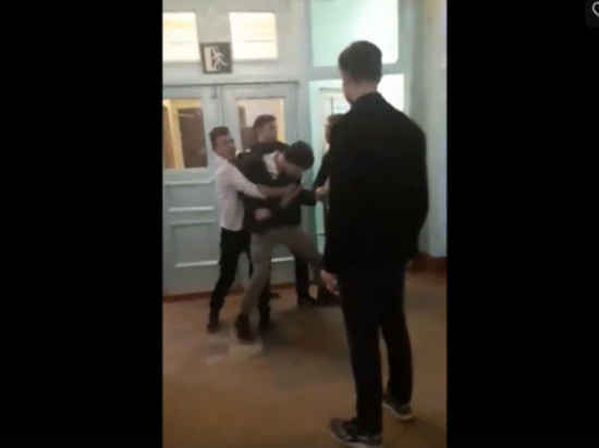 Пьяный юноша с дракой рвался в бывшую школу в Тверской области