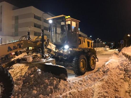 Коммунальщики вывезли из Ноябрьска больше 400 грузовиков снега