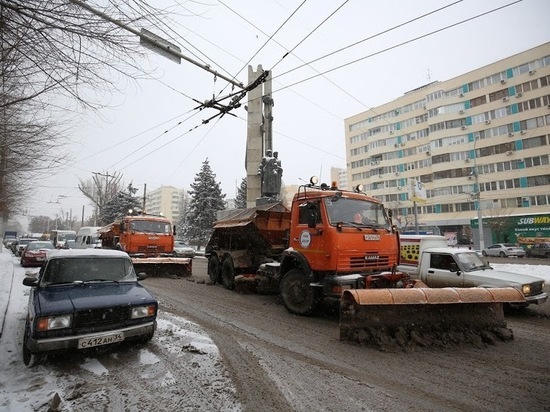 На трассы Волгоградской области в непогоду выйдут 42 единицы техники