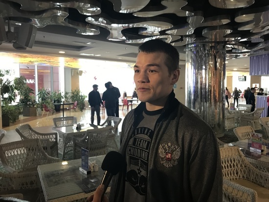 Серпуховский боксер Федор Чудинов принял участие в традиционных взвешиваниях перед боем