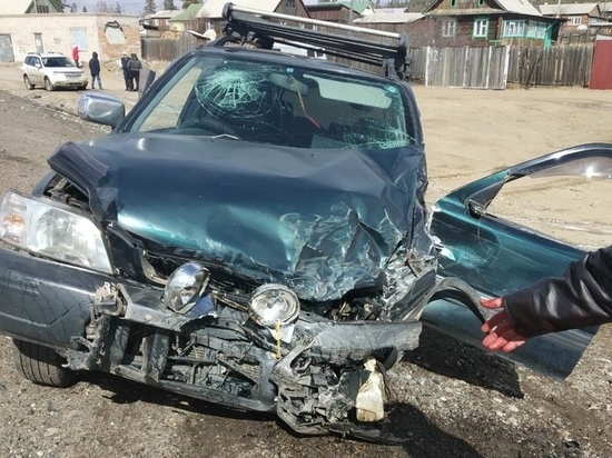 Водитель Honda CR-V на "встречке" столкнулся с двумя авто в Забайкалье